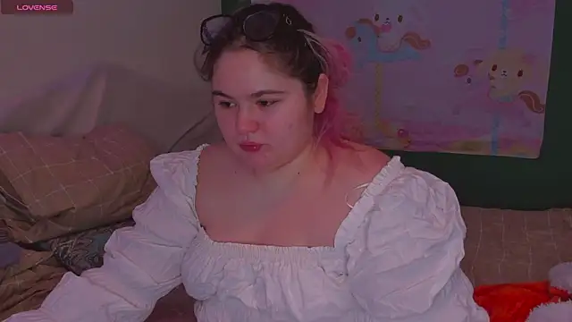 Snapshot of Freakcute_ chatting on February 27, 2025, 5:26 pm Freakcute online show from February 27, 2025, 5:26 pm