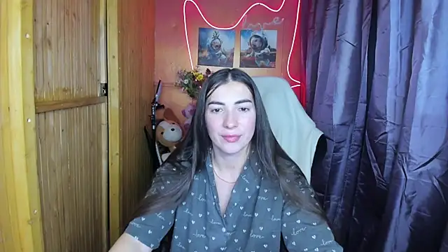 Fiery Brunette  online show from December 25, 2024, 2:45 pm