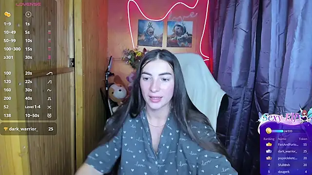 Fiery Brunette  online show from December 26, 2024, 9:04 pm