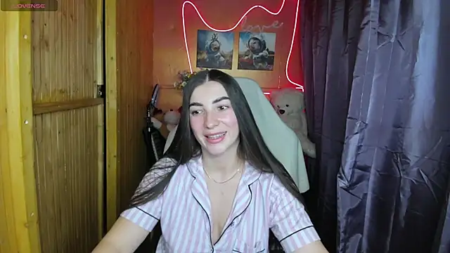 Fiery Brunette  online show from January 23, 2025, 5:21 pm