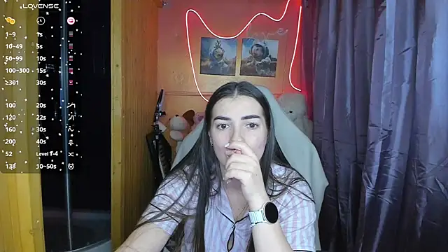 Fiery Brunette  online show from February 28, 2025, 2:31 pm