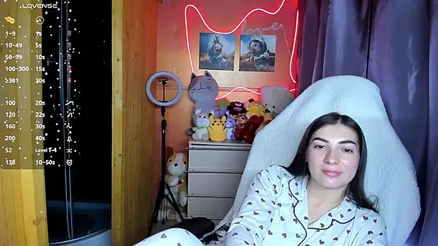 Fiery Brunette  online show from September 20, 2025, 5:47 pm