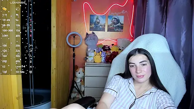 Fiery Brunette  online show from September 23, 2025, 3:15 pm