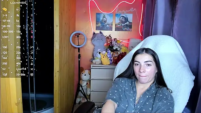 Fiery Brunette  online show from September 26, 2025, 11:58 am