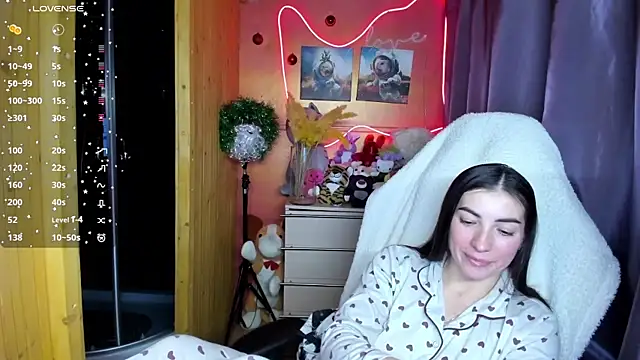 Fiery Brunette  online show from December 22, 2025, 1:52 pm