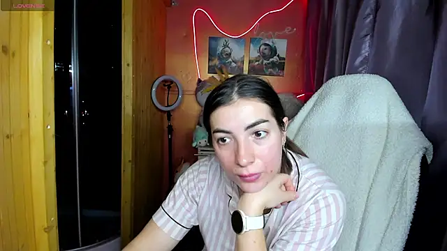 Fiery Brunette  online show from March 23, 2026, 5:44 am