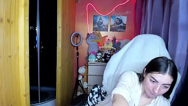 Fiery Brunette  online show from April 24, 2026, 5:10 am