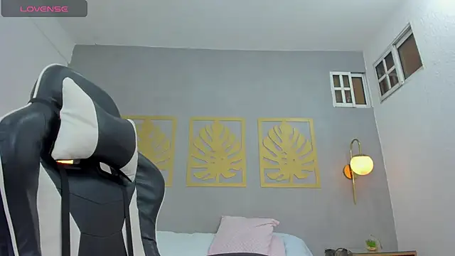 ayla13  online show from February 25, 2025, 9:57 pm