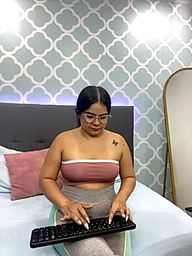 ayla13  online show from September 8, 2025, 7:02 pm