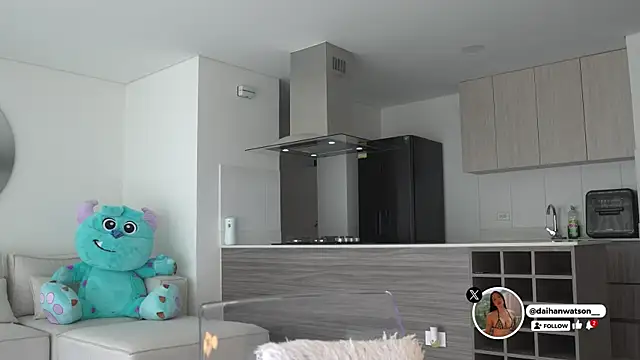 Daihanwatson  online show from April 21, 2026, 9:06 pm