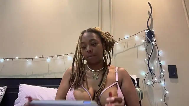 ChocolateCakeQueen online show from March 15, 2025, 4:35 am