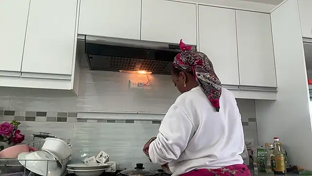 ChocolateCakeQueen online show from October 14, 2025, 5:58 pm