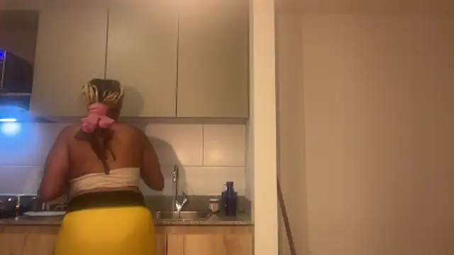 ChocolateCakeQueen online show from December 17, 2025, 1:00 am