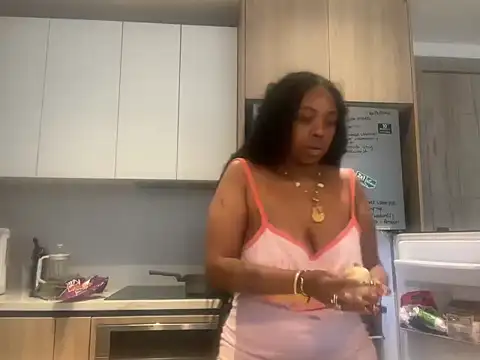 ChocolateCakeQueen online show from April 18, 2026, 10:43 pm