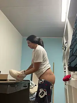 hannahb-e online show from February 15, 2025, 9:48 pm