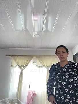 hannahb-e online show from April 18, 2026, 2:43 pm