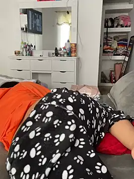 hannahb-e online show from April 18, 2026, 7:58 pm