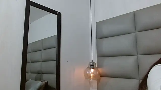 emily brontee  online show from September 23, 2025, 12:41 pm