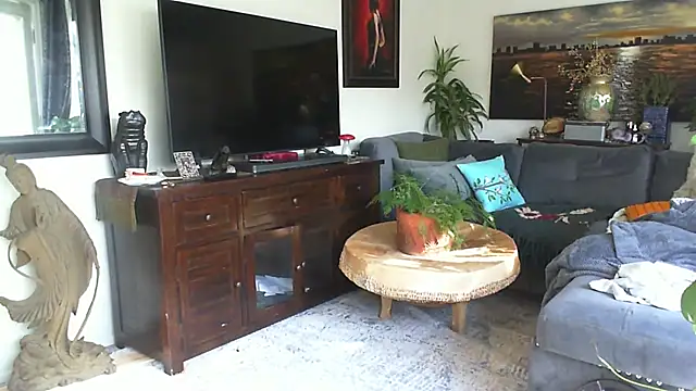 CeceilaMoon online show from November 17, 2025, 7:52 pm