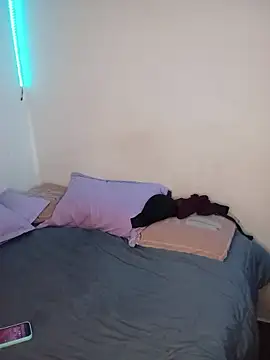 Isabella Du online show from October 23, 2025, 1:43 pm