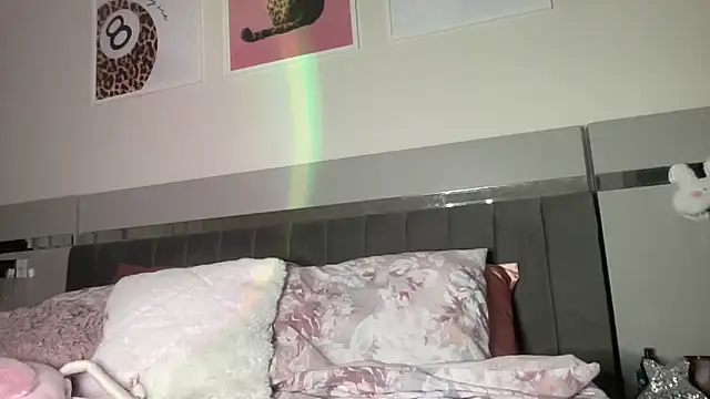 petitebeauty online show from April 5, 2026, 9:01 pm