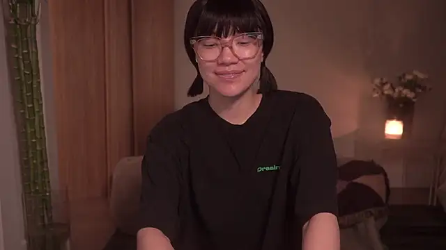 Snapshot of meganmei666 chatting on March 17, 2025, 1:46 am meganmei666 online show from March 17, 2025, 1:46 am