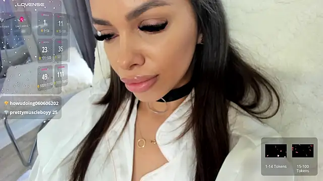 Snapshot of Selena_Reeves chatting on March 7, 2025, 12:01 pm Selena Reeves online show from March 7, 2025, 12:01 pm