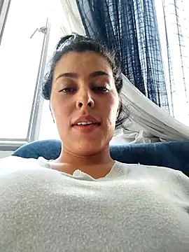 Emily Wane online show from March 18, 2025, 9:53 pm