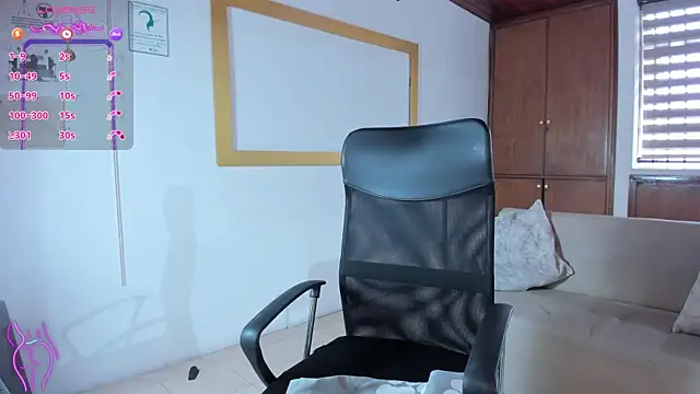 victoria mooree online show from November 8, 2025, 5:12 pm