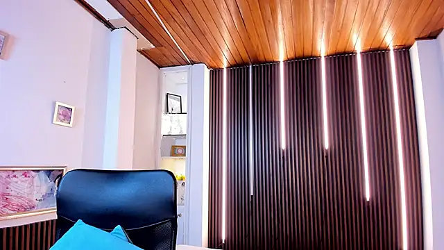 victoria mooree online show from March 7, 2026, 4:37 pm