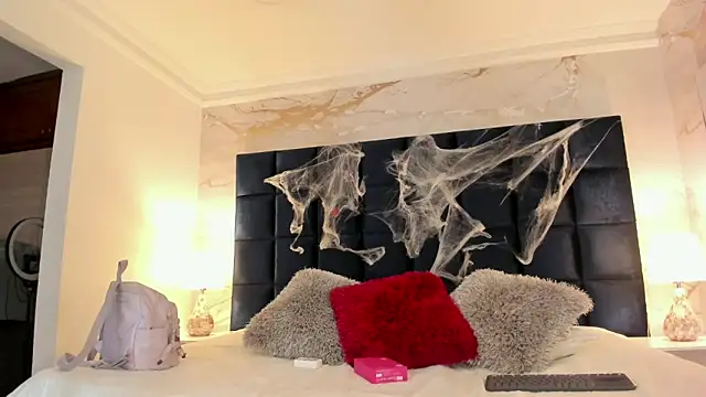 EVELIN MASON online show from October 4, 2025, 7:56 pm