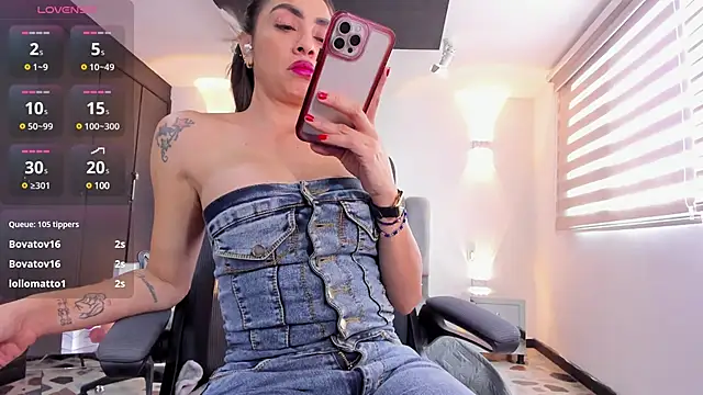 AnaRuiz online show from March 1, 2025, 6:43 pm