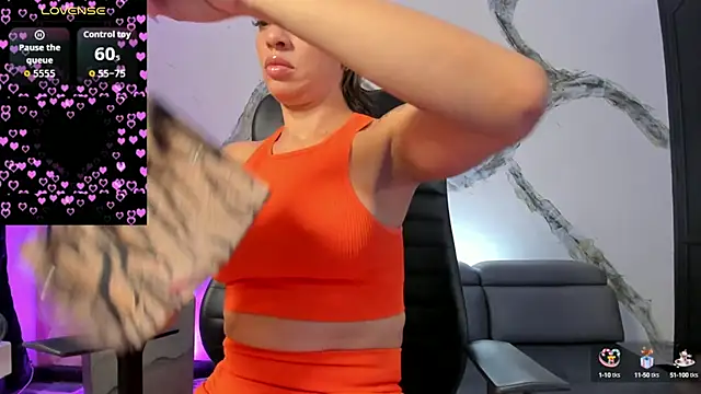 AnaRuiz online show from September 11, 2025, 3:01 pm