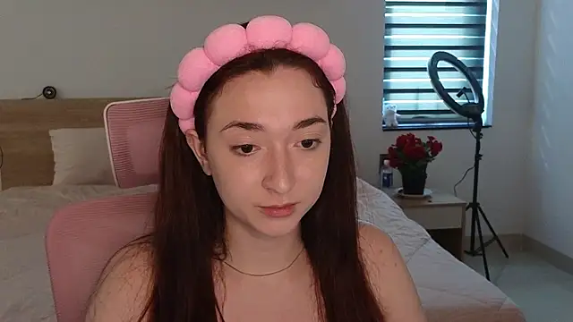 Snapshot of YasmineWest chatting on May 9, 2026, 8:08 am YasmineWest online show from May 9, 2026, 8:08 am