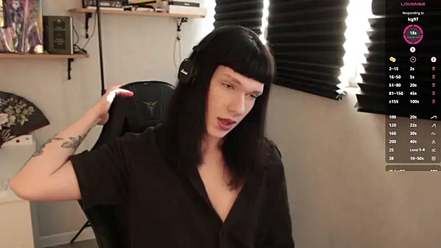 carthylovvve online show from March 1, 2025, 1:07 pm