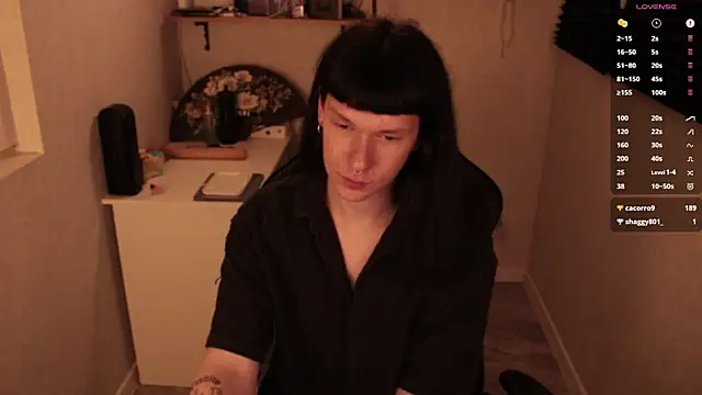 carthylovvve online show from March 2, 2025, 4:32 pm