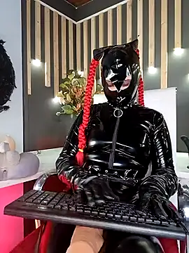 Snapshot of shaaroon_gold chatting on January 23, 2025, 11:48 am shaaroon gold online show from January 23, 2025, 11:48 am