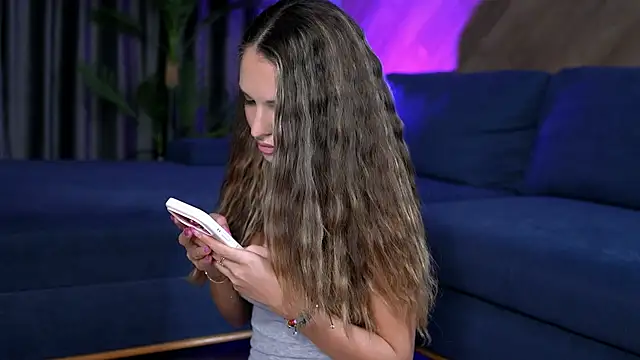 EsmeAinsley online show from May 27, 2026, 3:03 am