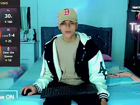 Liamscott  online show from March 9, 2025, 6:06 am