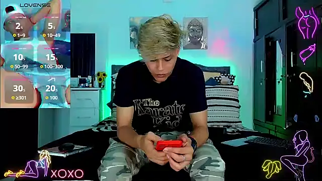 Liamscott  online show from October 3, 2025, 9:34 pm