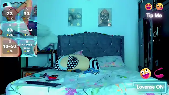 Liamscott  online show from November 4, 2025, 8:41 pm