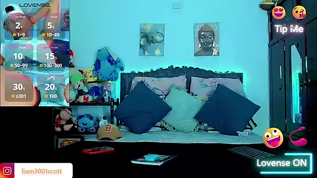 Liamscott  online show from November 10, 2025, 9:36 pm