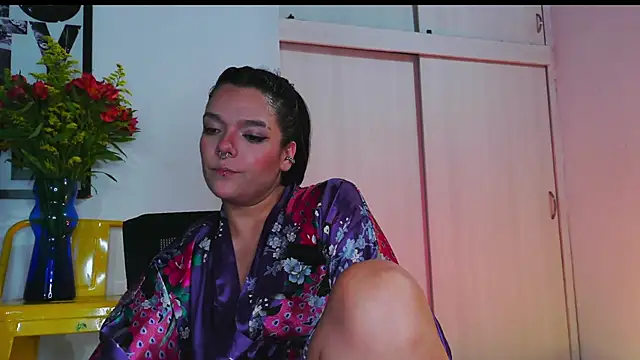 Snapshot of purple_em69 chatting on February 8, 2026, 5:22 am purple em69 online show from February 8, 2026, 5:22 am