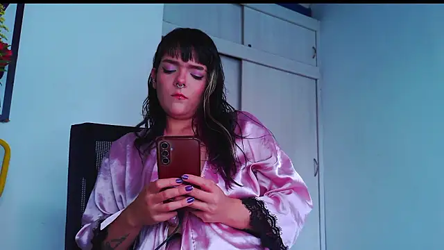 Snapshot of purple_em69 chatting on February 8, 2026, 7:50 pm purple em69 online show from February 8, 2026, 7:50 pm