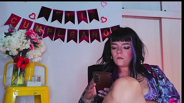 Snapshot of purple_em69 chatting on February 20, 2026, 4:31 am purple em69 online show from February 20, 2026, 4:31 am