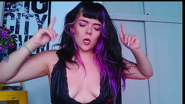 Snapshot of purple_em69 chatting on February 25, 2026, 5:22 pm purple em69 online show from February 25, 2026, 5:22 pm