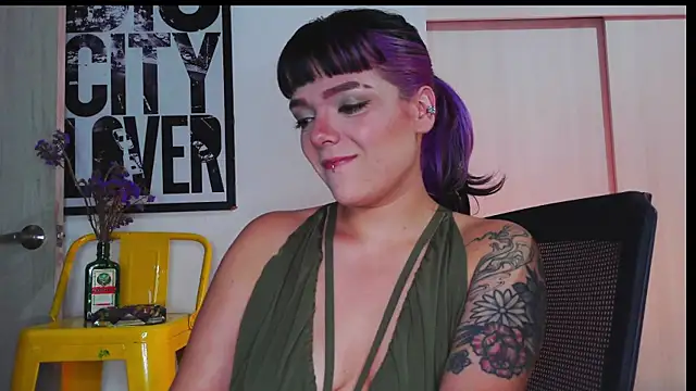 Snapshot of purple_em69 chatting on February 27, 2026, 3:39 am purple em69 online show from February 27, 2026, 3:39 am