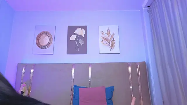 sarah cruzz  online show from December 5, 2025, 1:14 am