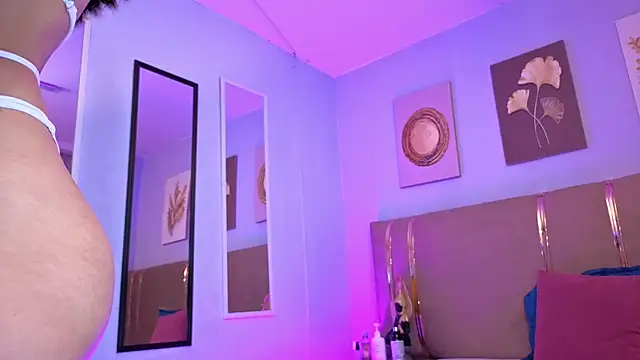 sarah cruzz  online show from December 14, 2025, 1:27 pm