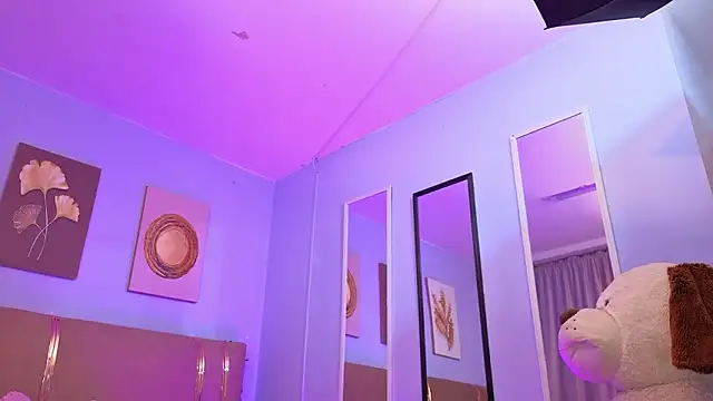 sarah cruzz  online show from March 7, 2026, 9:12 pm